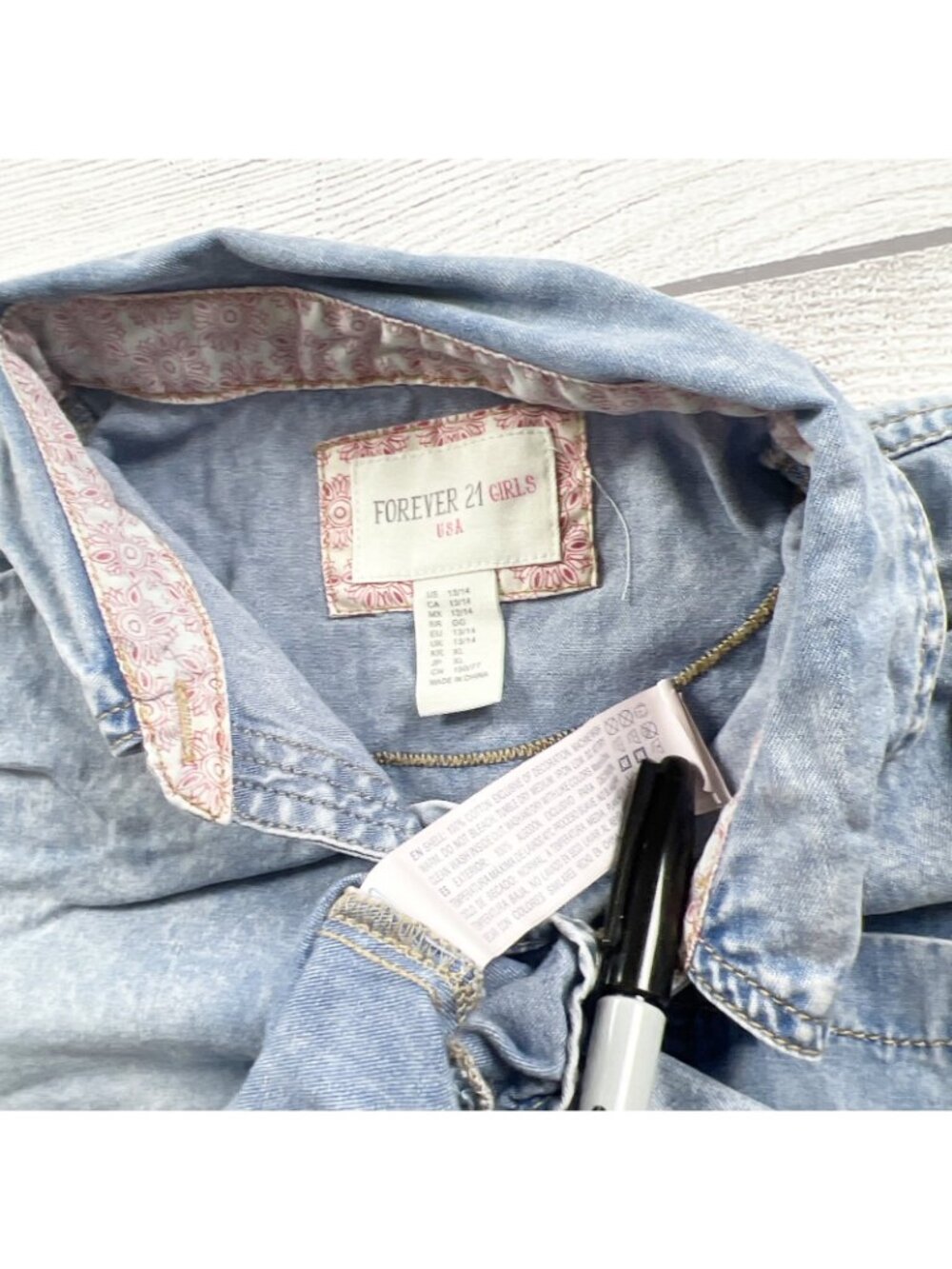 Forever 21 Girls Denim Button Up Shirt Long Sleeve Acid Wash 13-14 - Picture 2 of 3